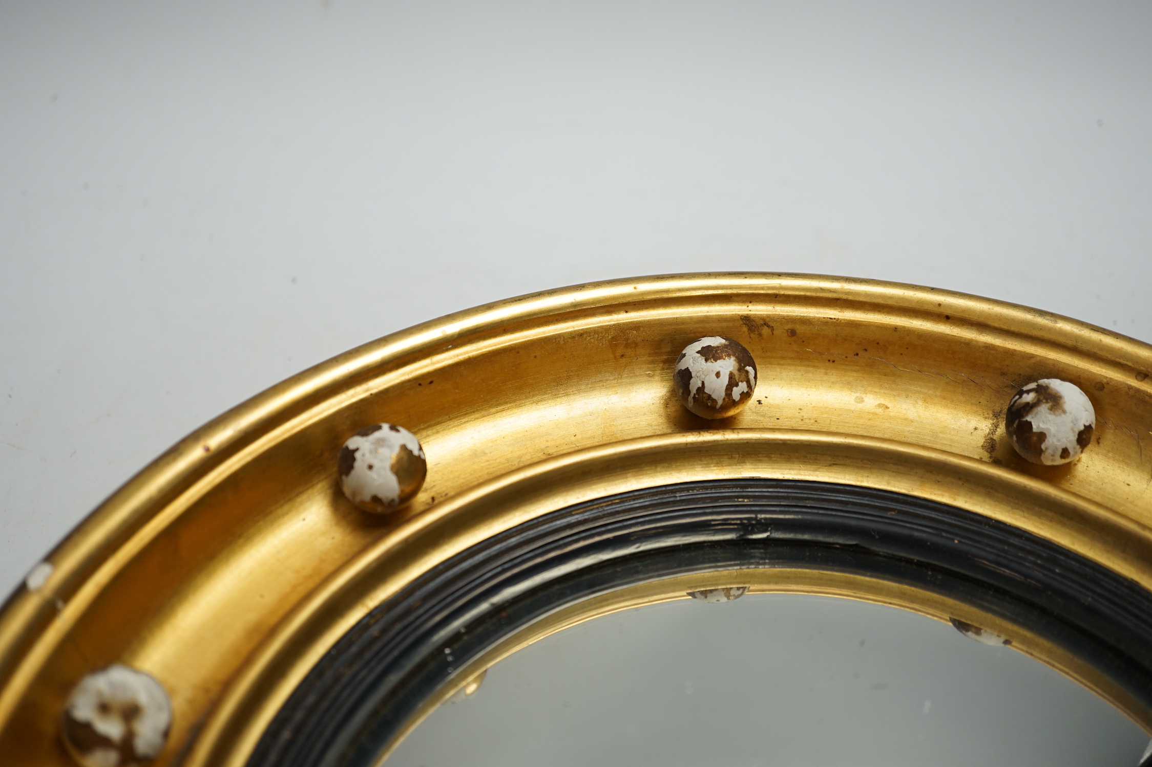 A small Regency style convex wall mirror, 31.5cm diameter